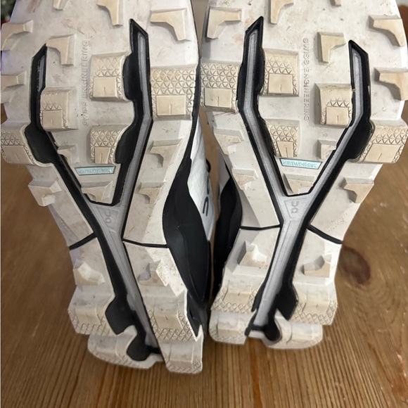 On CloudVenture trail running shoes - Picture 5 of 6